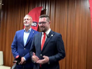 Igor Šimko vo volebnej centrále očakáva predbežné neoficiálne výsledky spojených samosprávnych volieb