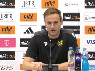 Tréner Mjällby AIF Karl Marius Aksum po prehre a vypadnutí so Slovanom v predkole Ligy majstrov