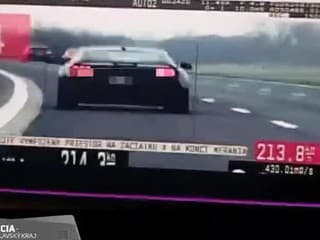 Vodič Fordu Mustang mal na D1 poriadne naponáhlo, tvrdo za to zaplatil