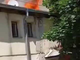 V Prešove horí strecha opustenej budovy