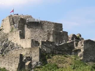Hrad Devín: Živá história, dobová hudba a šermiarske súboje