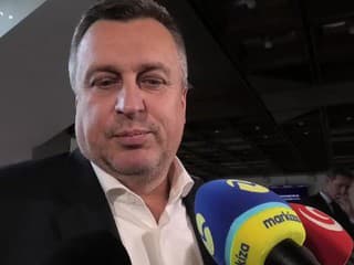 Personálne voľby do Rady STVR aj TASR odložili na február, pre SNS je problém Daniel Krajcer