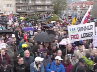 Pred NR SR sa konal opozičný protest proti návrhu zmien pri voľbe zo zahraničia