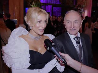 Simanová v dychberúcej róbe: Otec ju vytočil na parkete a jej kroky teraz vedú... wau, to bude veľké