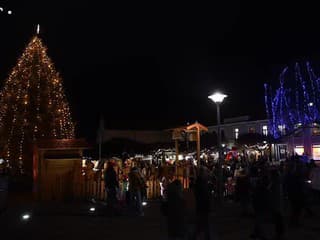Príchod Mikuláša a rozsvietenie vianočného stromčeka na námestie