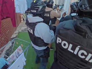 Dvojica mužov čelí obvineniu z vydierania.