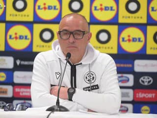 Tréner Francesco Calzona pred prípravným zápasom s Rumunskom