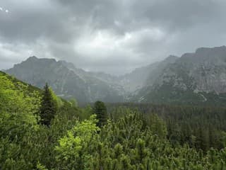 Turistika zo Štrbského plesa na Ostrvu