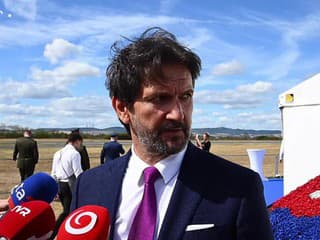 Minister obrany R. Kaliňák - Radi by sme spojili letecké dni s oslavami SNP