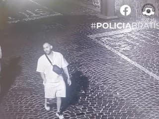 Polícia pátra po mužovi a žene, ktorí sa vlámali do vinárne v Bratislave
