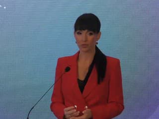 Generálna riaditeľka AŠPNB Lisová a minister priemyslu a obchodu Havlíček na konferencii o nájomnom bývaní