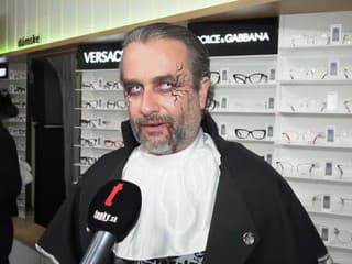 Spoznávate ho? Herec šokoval desivou premenou a krvavým pohľadom: Utekali od neho s krikom!