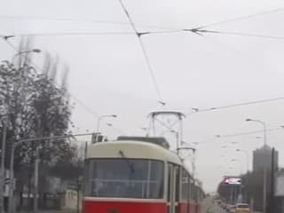 Jazda v Prahe na zadnom ráme električky