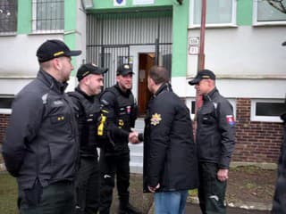Minister vnútra SR Matúš Šutaj Eštok na Štedrý deň navštívil službukonajúcich policajtov a hasičov