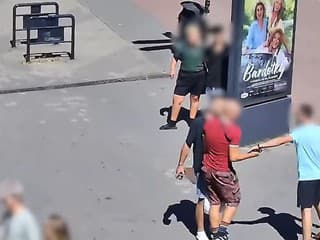 Na bratislavskej Obchodnej ulici došlo ku vážnej bitke a kopancom