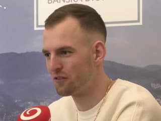 Český atlét Jan Štefela počas tlačovej konferencie mítingu TIPOS Banskobystrická latka