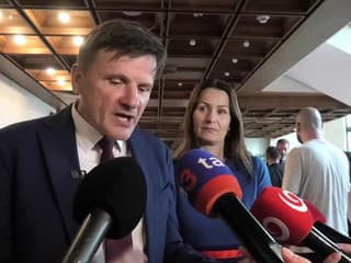 Poslanci nezačali rokovať o návrhu opozície na odvolávanie Richarda Takáča - reakcia opozície