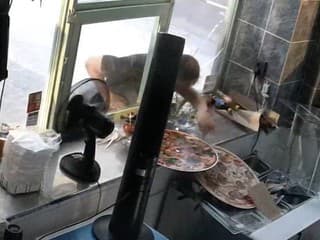 Lúpež pizzerie nedopadla podľa predstáv vlámača a čakalo ho nemilé prekvapenie