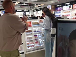 Alza otvára v Bratislave nový luxusný beauty shop