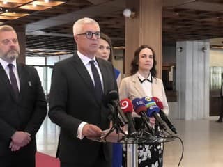 Opozícia vyzýva prezidenta, aby odmietol Kmeca a Radačovského ako veľvyslancov