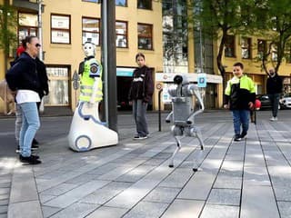 Výskumníci na Komenského námestí testovali robota na riadenie dopravy