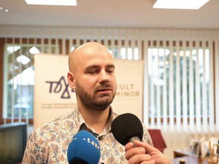 Režisér Rédli o novej divadelnej hre Čo sa stalo so ženou?