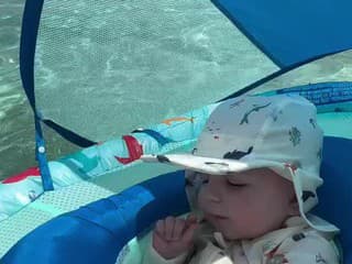 Dcérka DJ-a Ekg na Maledivách