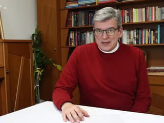 V tento deň sa svätá omša neslávi, keďže si veriaci pripomínajú obetu Ježiša Krista na kríži, uviedol farár Peter Holbička