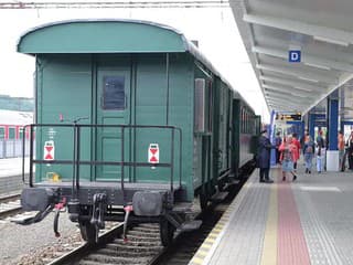 Slávnostne vypravili prázdninový Retrovlak na Kraj sveta