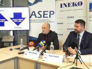 Väčšia škola má možnosť byť lepšia škola, uviedol Lelovský