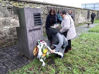 Pietny akt vo Zvolene v rámci projektu Ma bisteren! venovaného pripomínaniu holocaustu Rómov pri príležitosti Medzinárodného dňa ľudských práv