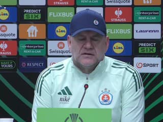 Vladimír Weiss st. a Guram Kašia reagujú na víťazný gól Césara Blackmana v KL