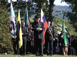 Pietny akt kladenia vencov k Pamätníku obetiam banských nešťastí na hornej Nitre