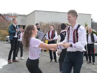 Tradičná oblievačka FS Šarišanu na Veľkonočný pondelok