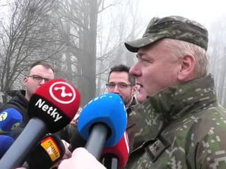 Prílet ďalších troch stíhačiek F-16 na Slovensko odložili pre počasie