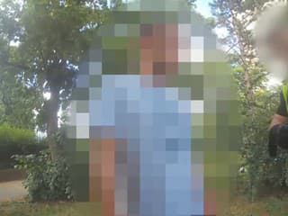 Muž masturboval ukrytý v kríkoch a všetko zatrhla mestská polícia, ktorá bola v šoku