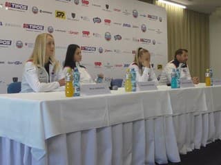 Hráčky pred odletom na miniturnaj o účasť v budúcoročnej kvalifikácii Pohára Billie-Jean Kingovej