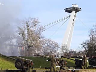 Delostrelci OS SR vypálili 21 novoročných sálv na počesť Dňa vzniku SR