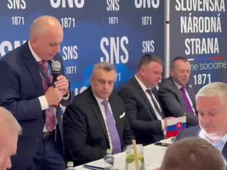 Andrej Danko zostáva predsedom SNS na ďalšie štyri roky