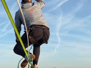 Estónsky slackliner Jaan Roose sa pokúša o výnimočný výkon nad Bratislavou