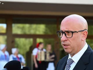 Zasadnutie v Uhrovci: minister dopravy SR J. Ráž - Kompenzácia pre prímestskú autobusovú dopravu a MHD