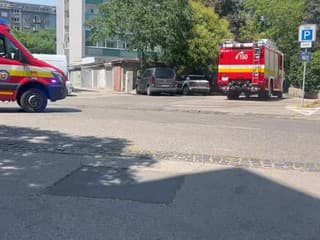 Požiar troch áut v Bratislave
