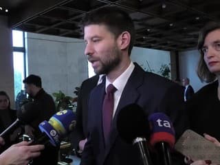 Opozícia kritizuje zrušenie Úradu na ochranu oznamovateľov