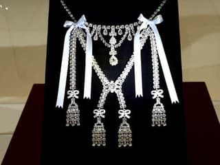 Na Bratislavskom hrade predstavili vernú kópiu náhrdelníka Marie Antoinetty