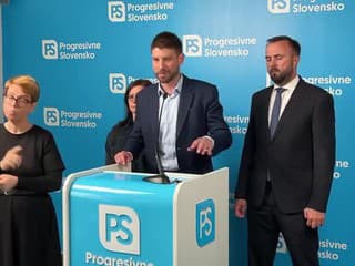 Šimečka reaguje na otázky ohľadom faktúr za jeho mobilné číslo a Pčolinského výstup