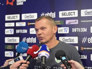 Tréner Radoslav Antl a hráč Jozef Hozman po prehre Prešova v Európskej lige