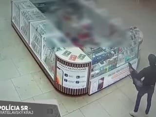 Muž poškodil vitríny v bratislavskom nákupnom centre