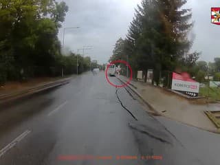 Nebezpečným predbiehaním pred priechodom ohrozil maloleté dievčatko