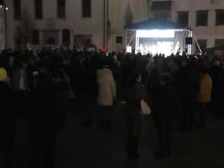 Na Hlavnom námestí v Bratislave protestovali mladí Maďari žijúci na Slovensku