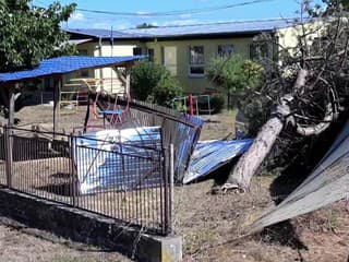 Škody po veternej smršti a intenzívnom daždi v obci Radnovce